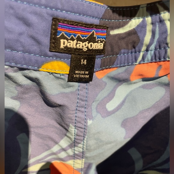 Boys Patagonia swim trunks. - Picture 2 of 4